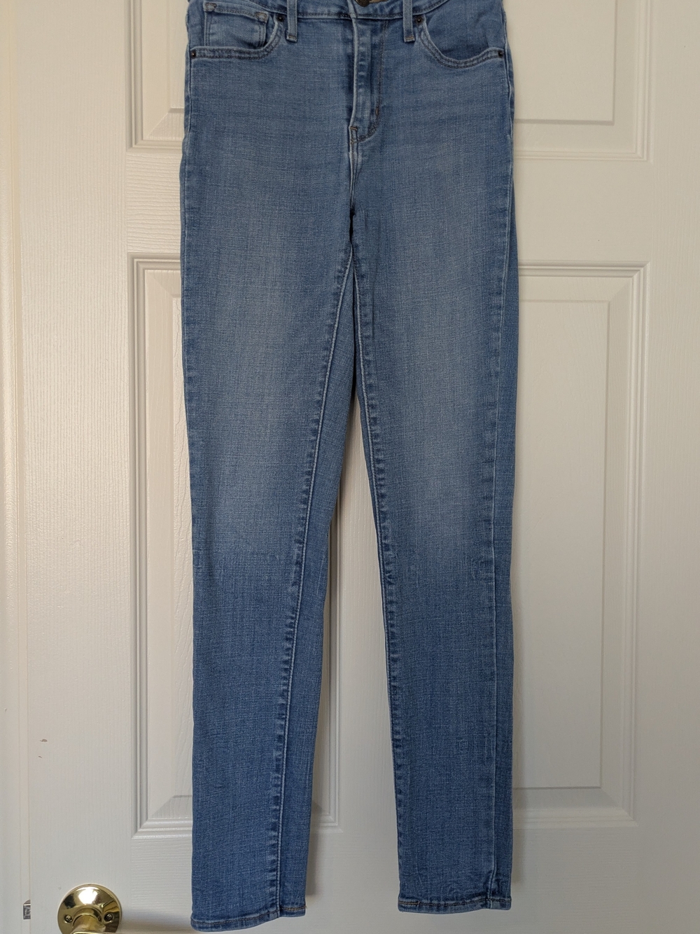 Levi's Women's Medium Wash Skinny Jeans